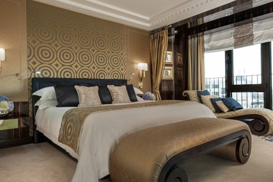 Four Seasons Hotel London at Park Lane hotel bedroom