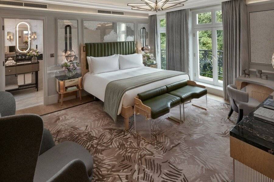 Mandarin Oriental Hyde Park hotel bedroom