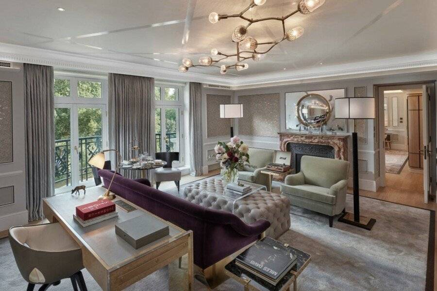 Mandarin Oriental Hyde Park hotel bedroom