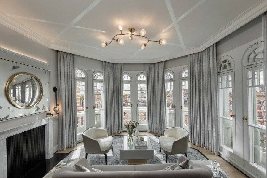 Mandarin Oriental Hyde Park hotel bedroom,balcony