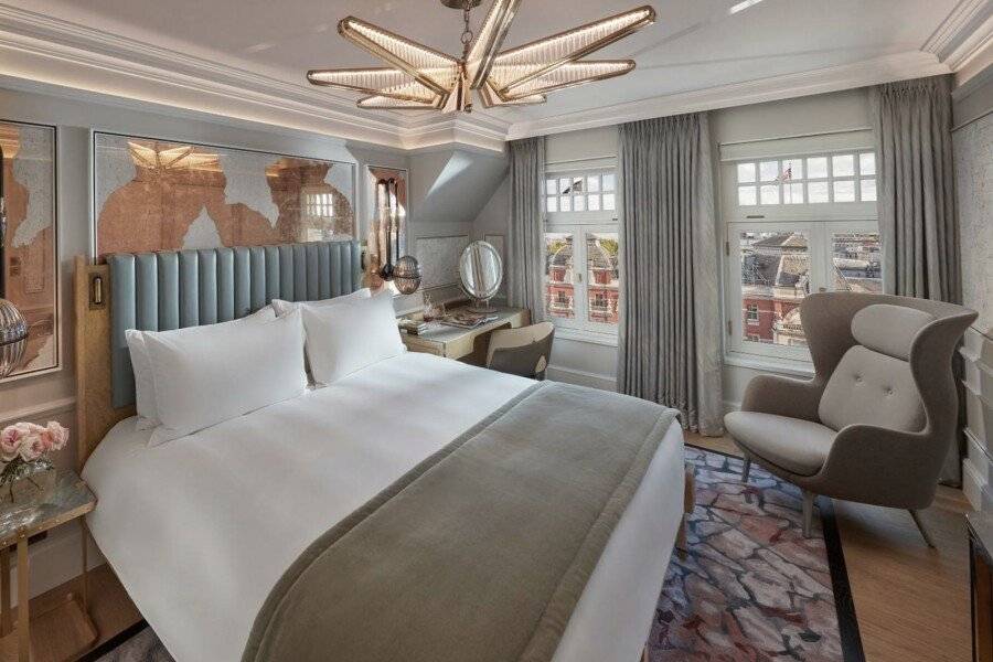 Mandarin Oriental Hyde Park hotel bedroom