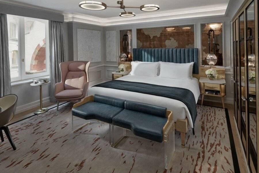 Mandarin Oriental Hyde Park hotel bedroom