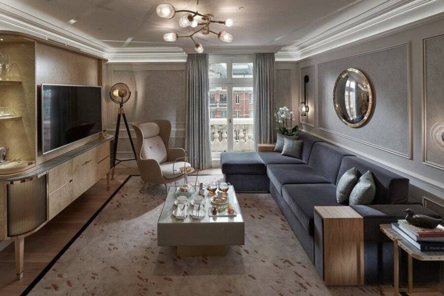 Mandarin Oriental Hyde Park hotel bedroom