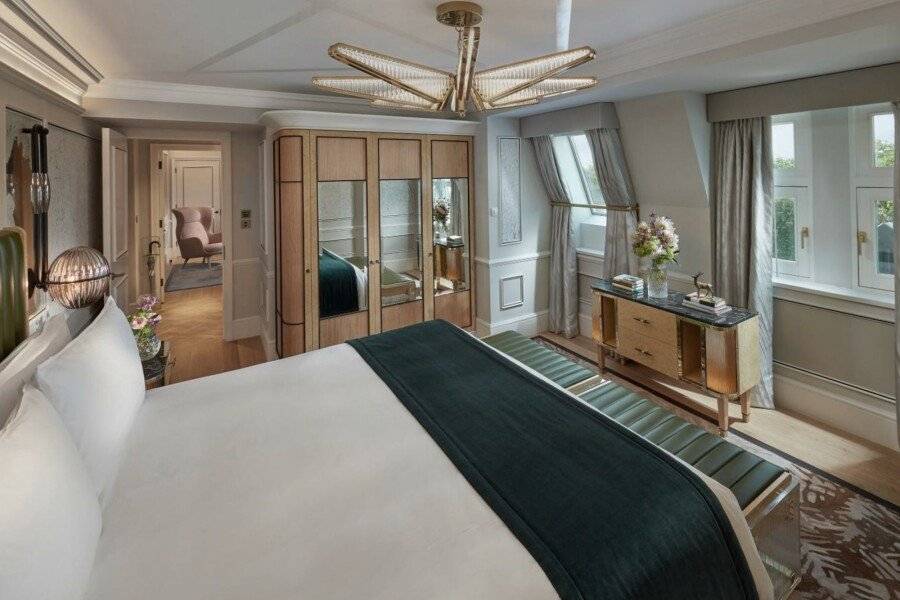 Mandarin Oriental Hyde Park hotel bedroom