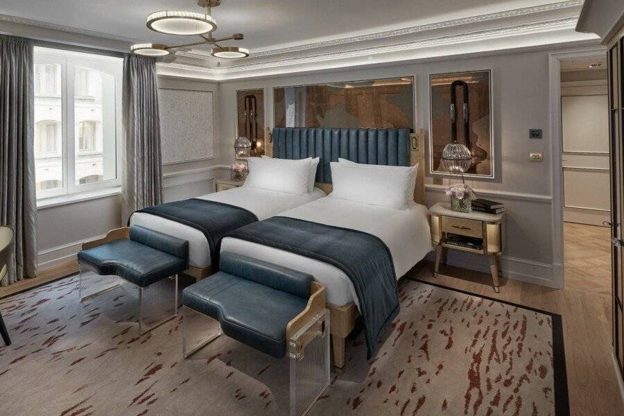 Mandarin Oriental Hyde Park hotel bedroom