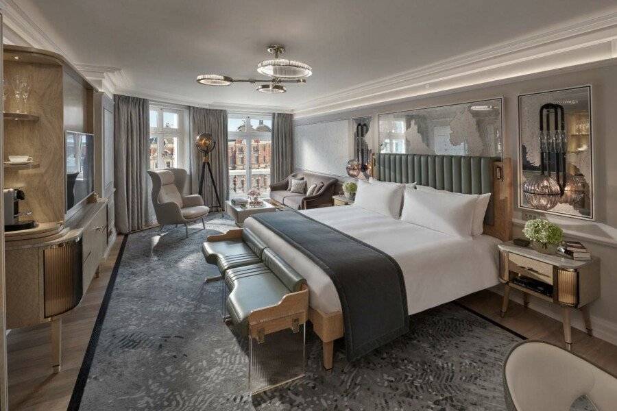 Mandarin Oriental Hyde Park hotel bedroom