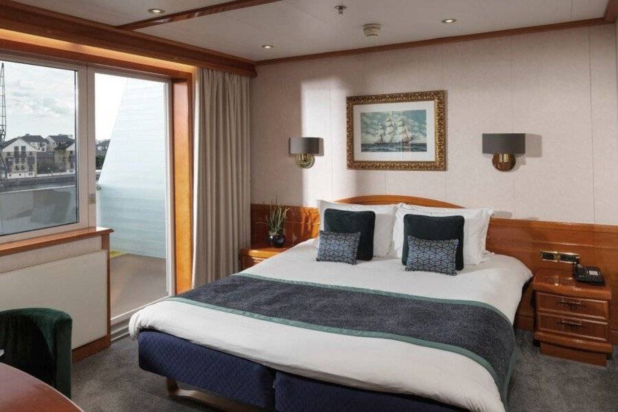 Sunborn Yacht Hotel hotel bedroom,ocean view