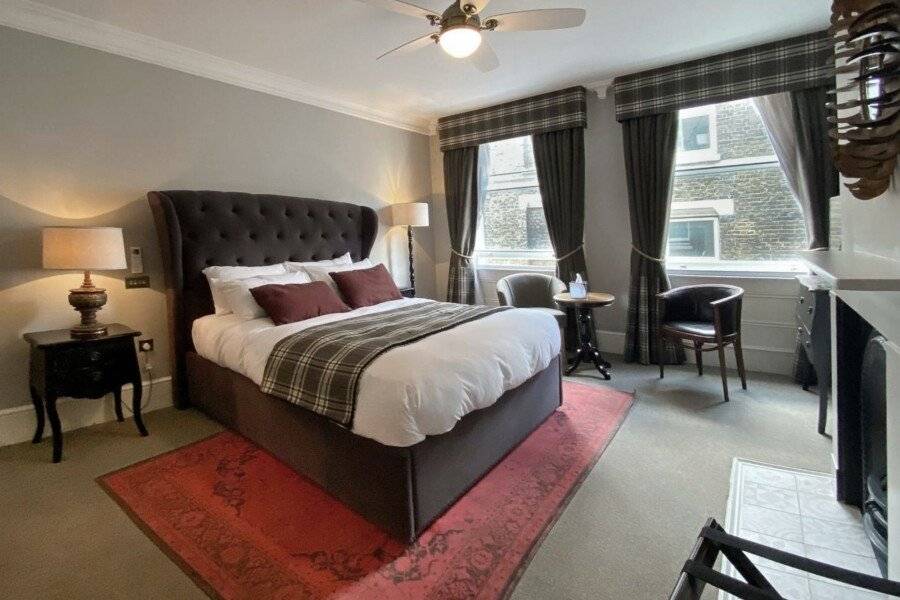 The Clerk &amp; Well Pub and Rooms hotel bedroom