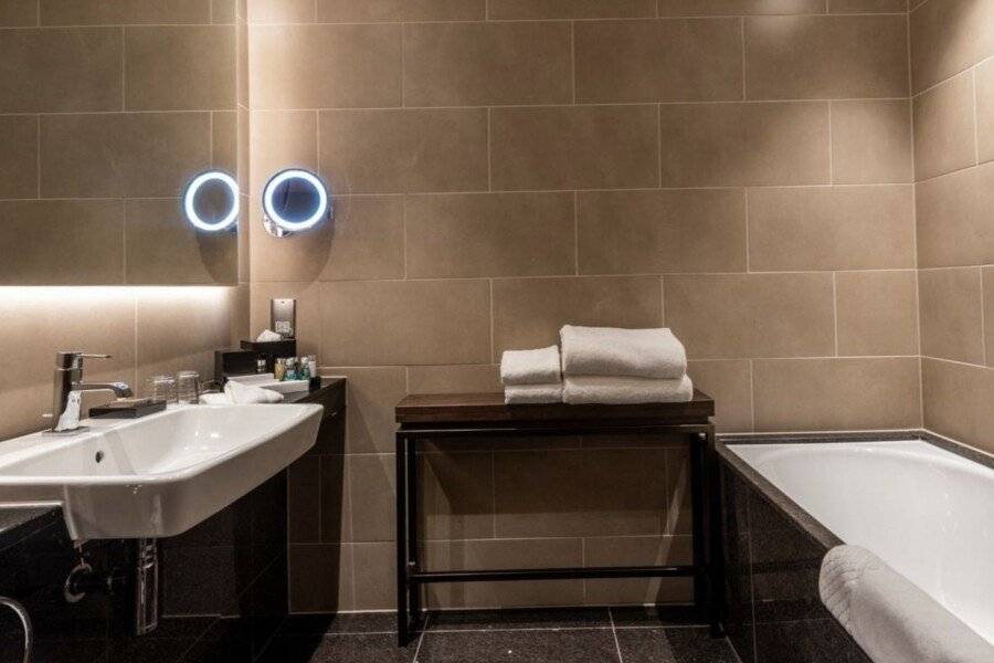 InterContinental - The O2 bathtub