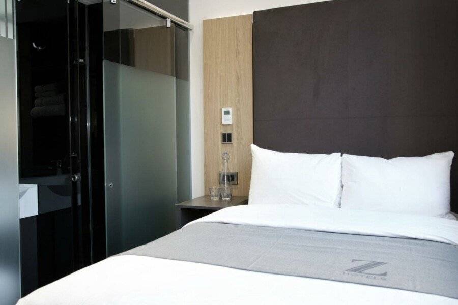 The Z Hotel City hotel bedroom