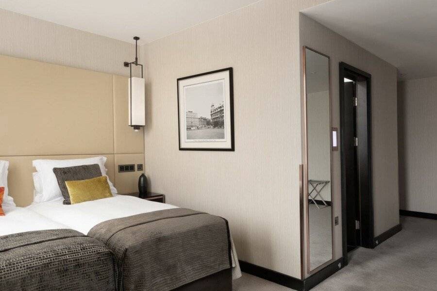 Montcalm Royal London House City hotel bedroom