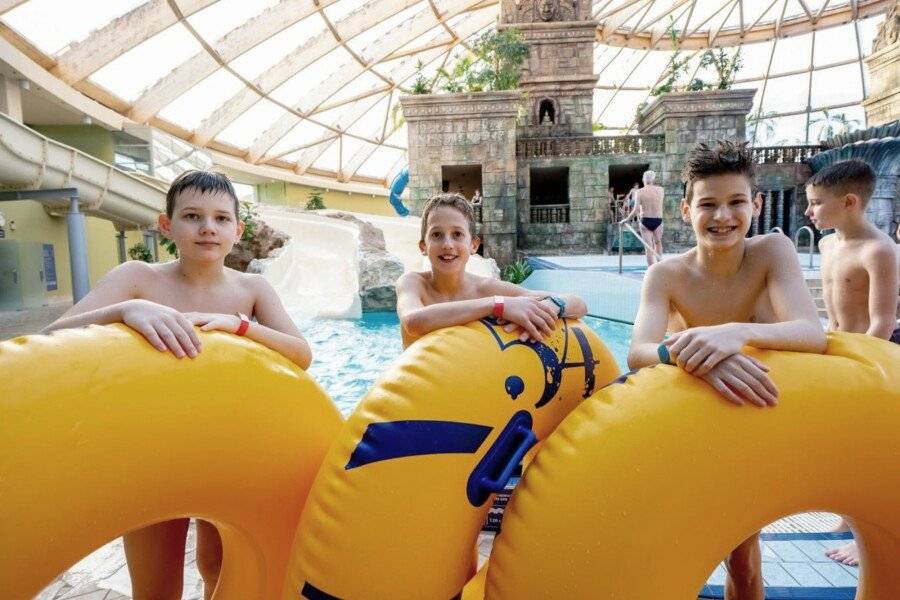 Aquaworld Resort Budapest indoor pool,kids pool