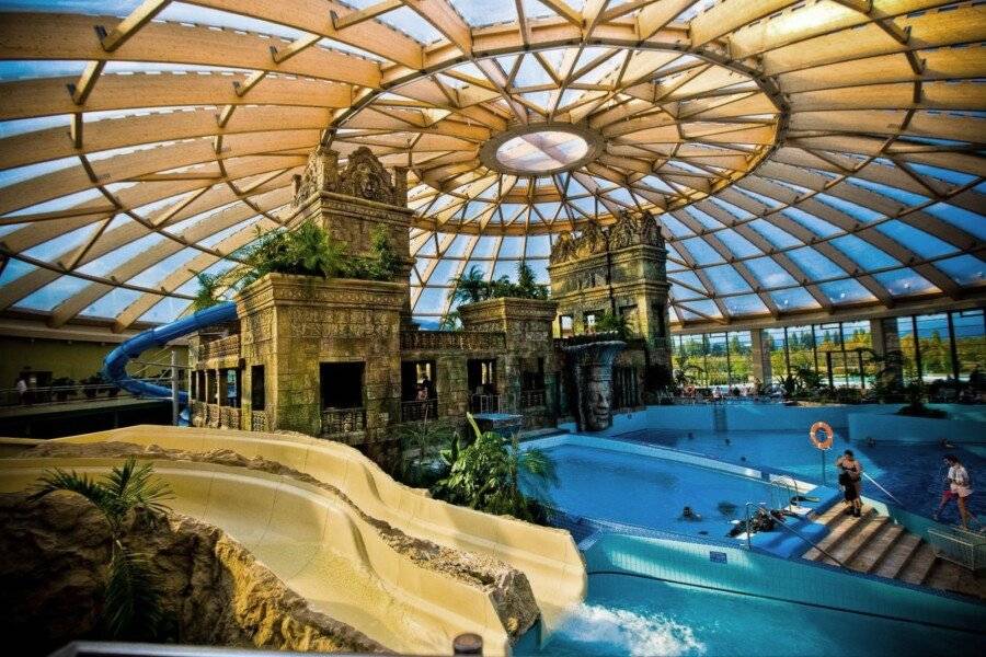 Aquaworld Resort Budapest indoor pool,water park