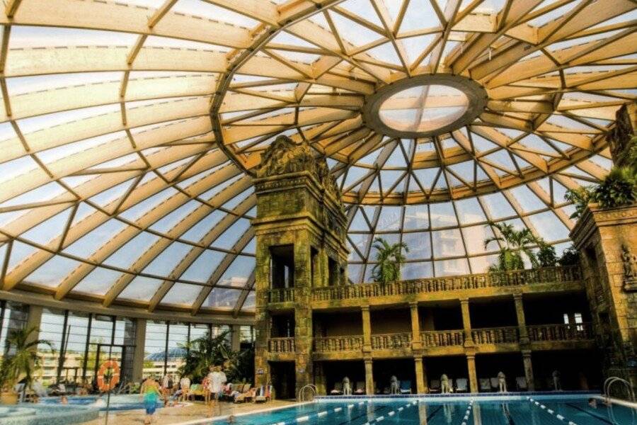 Aquaworld Resort Budapest indoor pool,spa