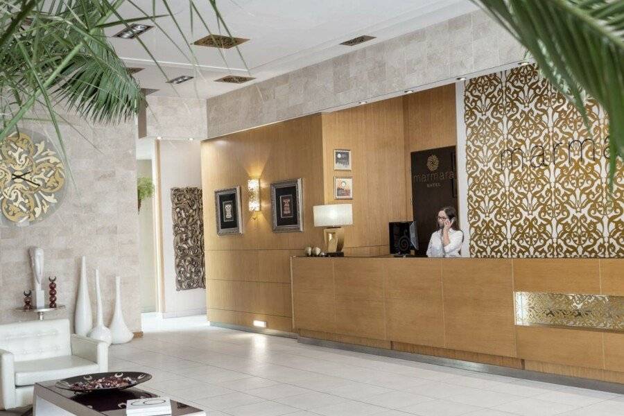 Marmara Hotel Budapest lobby,front desk