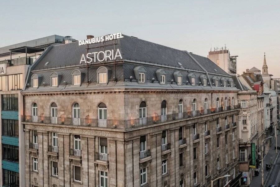 Danubius Hotel Astoria City Center facade