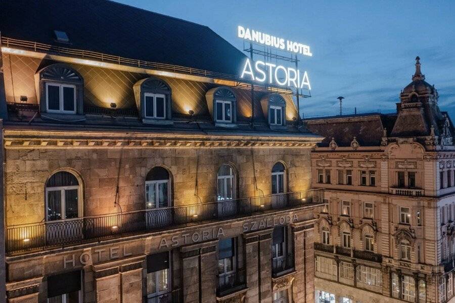 Danubius Hotel Astoria City Center facade