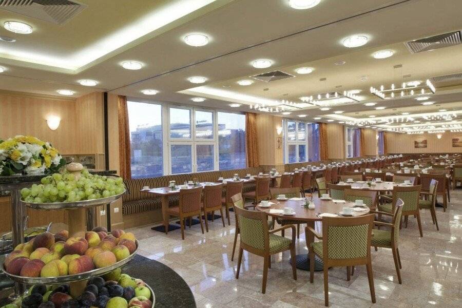 Danubius Hotel Arena restaurant,breakfast