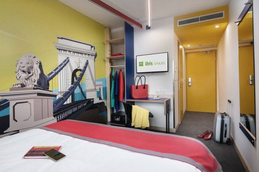 ibis Styles Citywest hotel bedroom