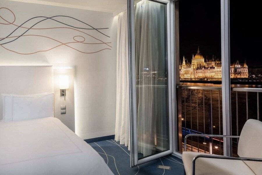 Park Plaza Budapest hotel bedroom,ocean view