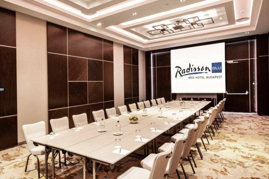 Radisson Blu Béke Hotel, Budapest conference room