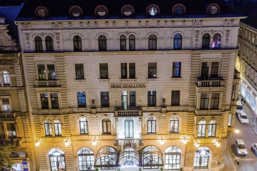 Radisson Blu Béke Hotel, Budapest facade