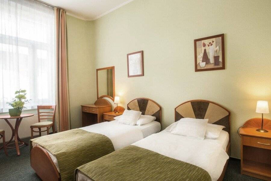 Baross City Hotel - Budapest hotel bedroom