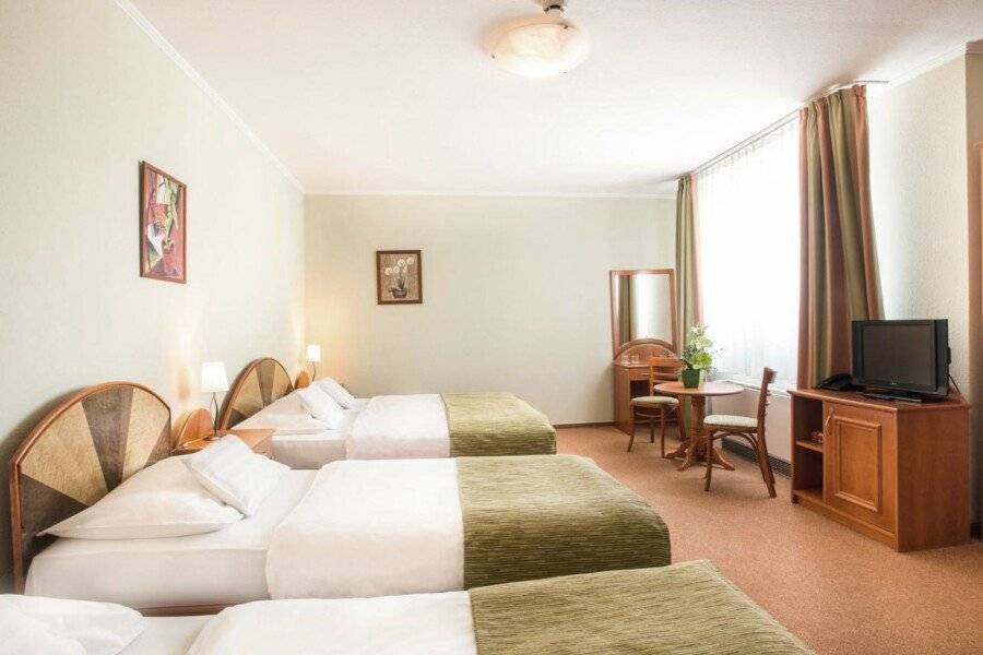 Baross City Hotel - Budapest hotel bedroom