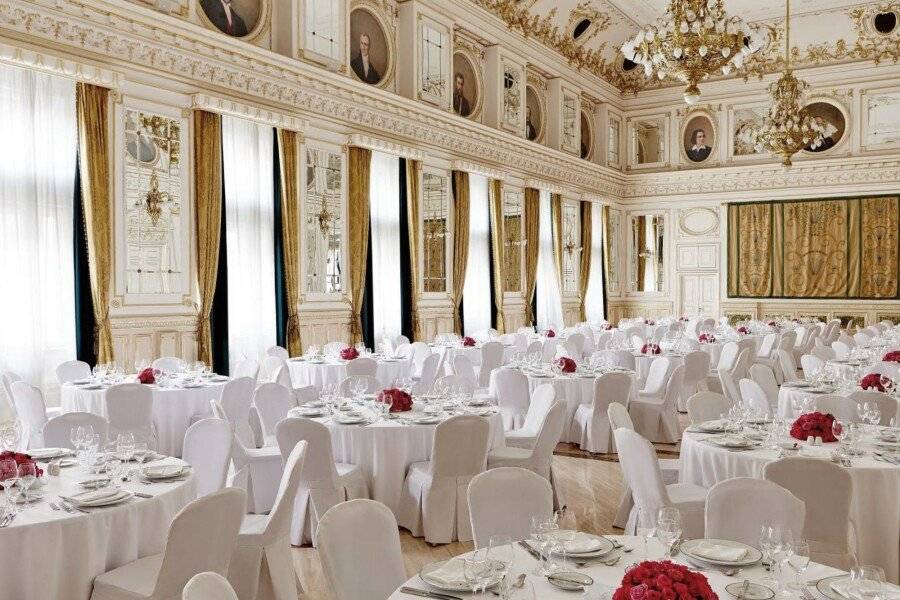 Corinthia Budapest restaurant, ballroom