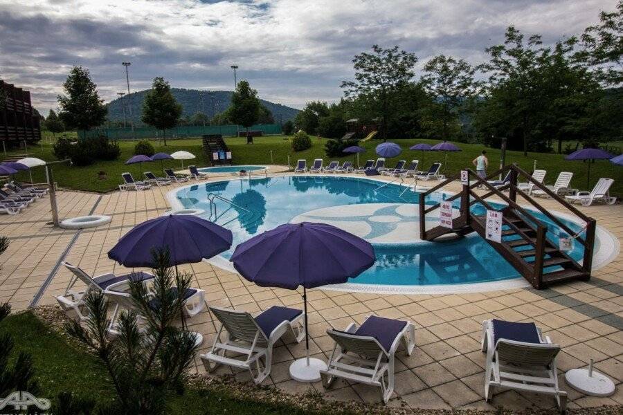 Petneházy Aparthotel outdoor pool