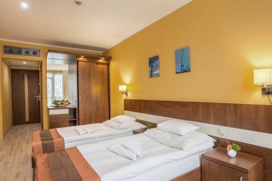 Holiday Beach Budapest Wellness Hotel with Sauna Park hotel bedroom