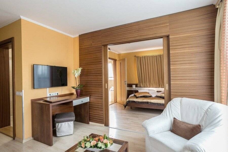 Holiday Beach Budapest Wellness Hotel with Sauna Park hotel bedroom