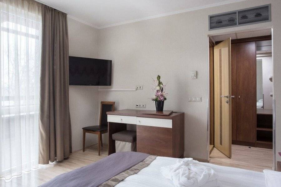 Holiday Beach Budapest Wellness Hotel with Sauna Park hotel bedroom