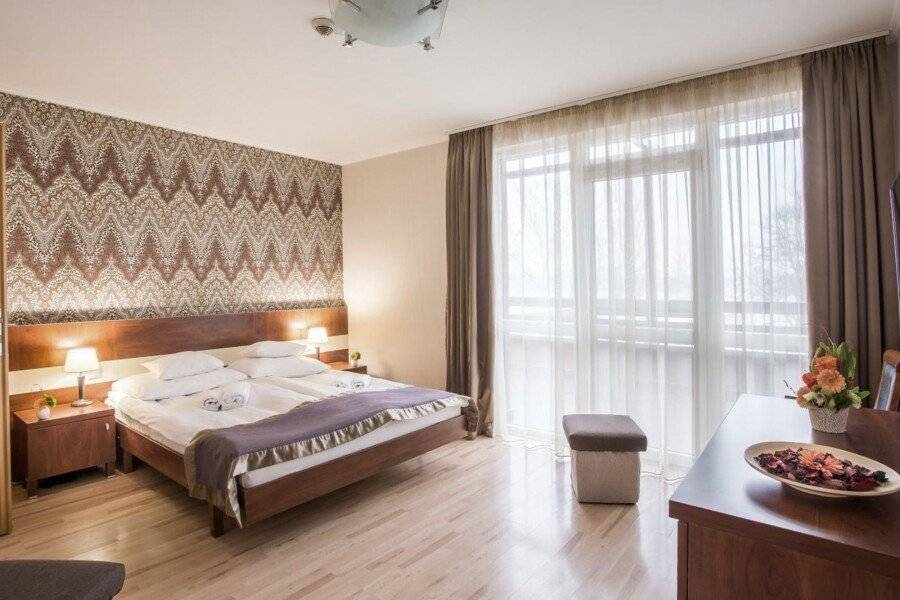 Holiday Beach Budapest Wellness Hotel with Sauna Park hotel bedroom