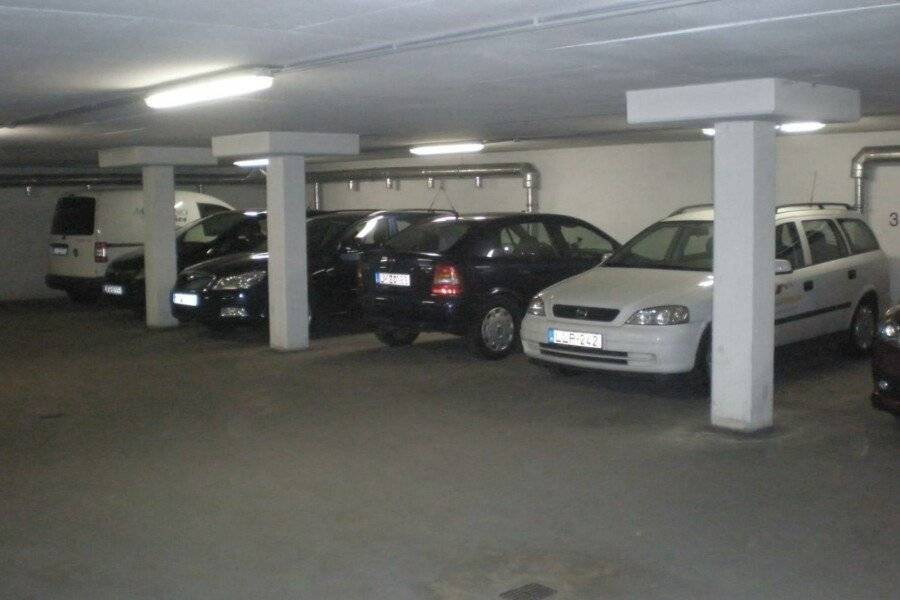 Hotel Veritas parking