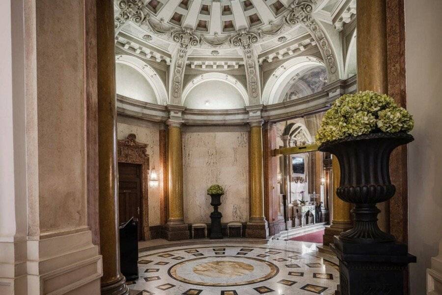 Anantara New York Palace Budapest lobby, facade