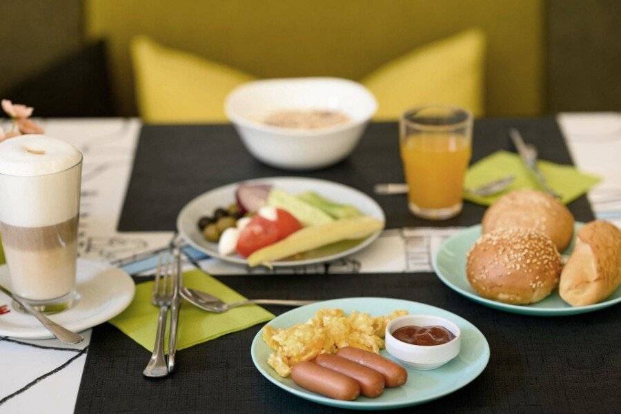 Ibis Styles Budapest City breakfast