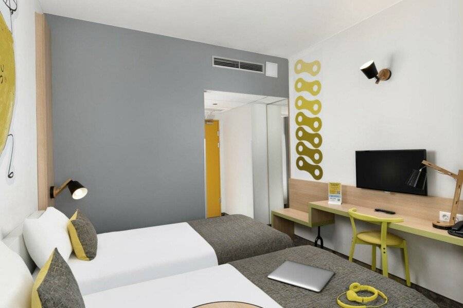 Ibis Styles Budapest City hotel bedroom