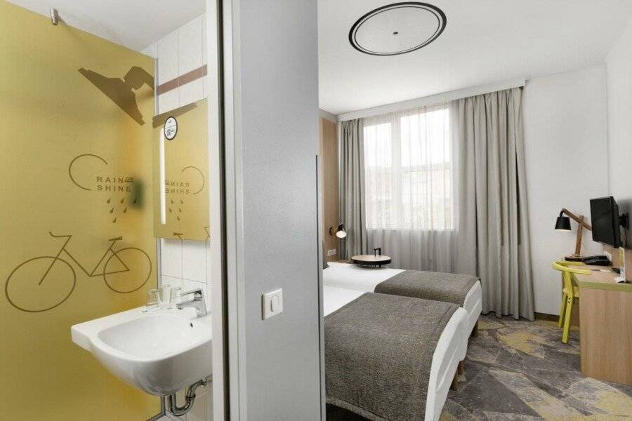 Ibis Styles Budapest City hotel bedroom