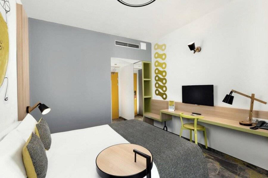 Ibis Styles Budapest City hotel bedroom