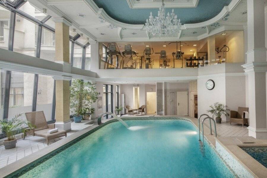 Queen's Court Hotel & Residence indoor pool,spa