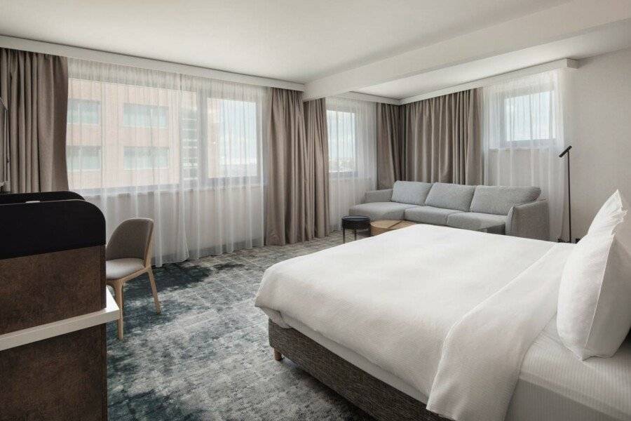 Crowne Plaza Budapest, an IHG Hotel hotel bedroom