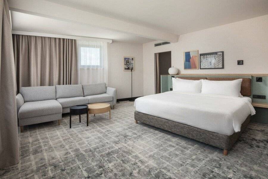 Crowne Plaza Budapest, an IHG Hotel hotel bedroom