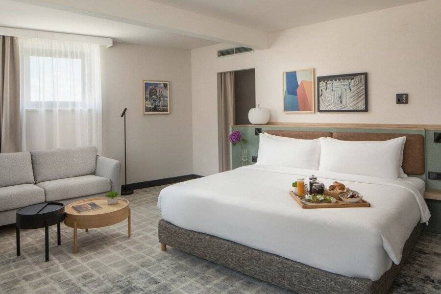 Crowne Plaza Budapest, an IHG Hotel hotel bedroom