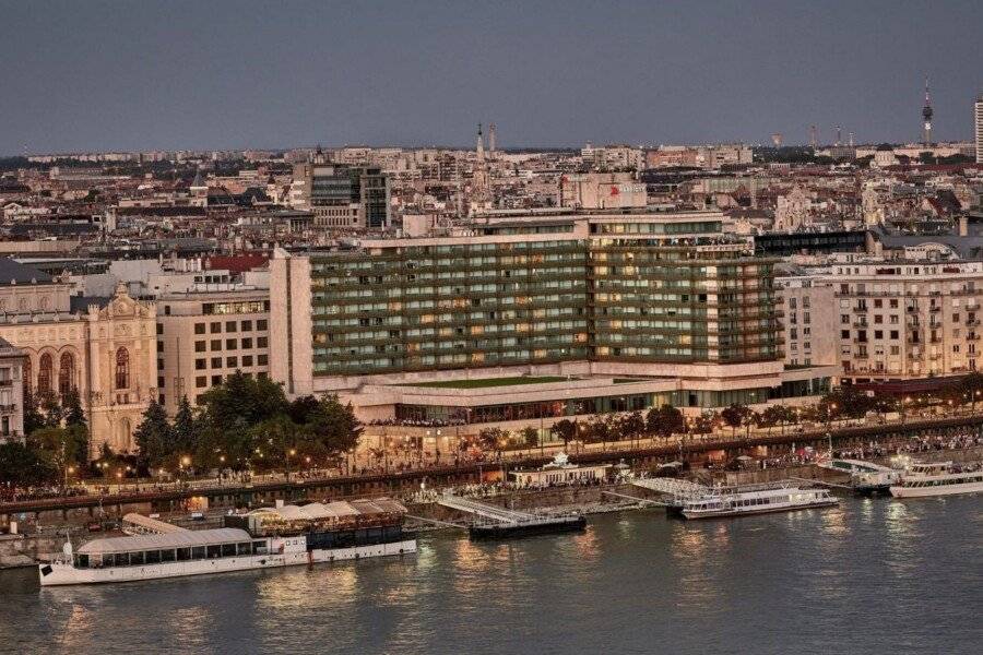 Budapest Marriott Hotel facade