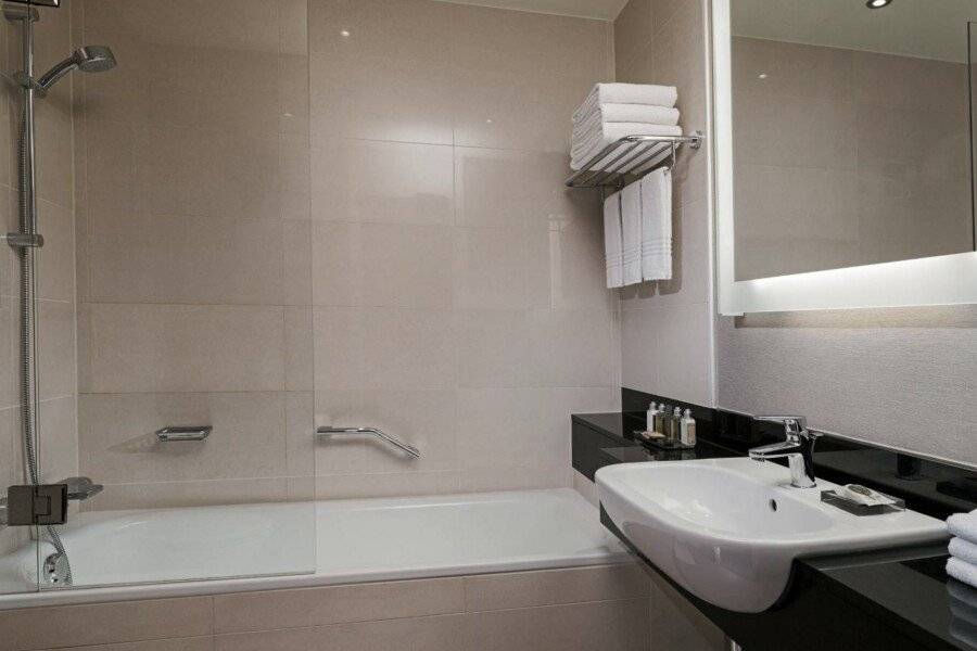 Budapest Marriott Hotel bathtub