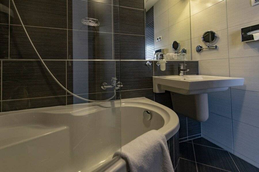 Hotel Regnum Residence bathtub