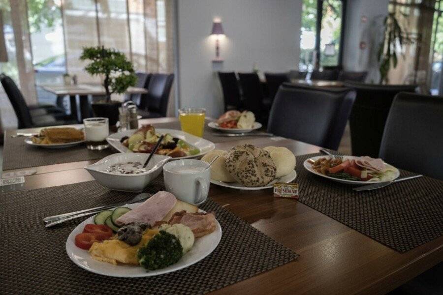 Hotel Regnum Residence breakfast,restaurant