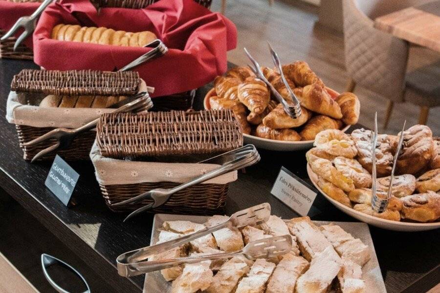 Hotel Tiliana by Homoky Hotels & Spa breakfast