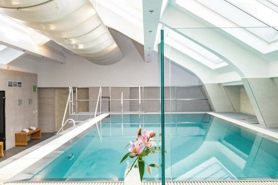 Continental Hotel Budapest indoor pool,spa